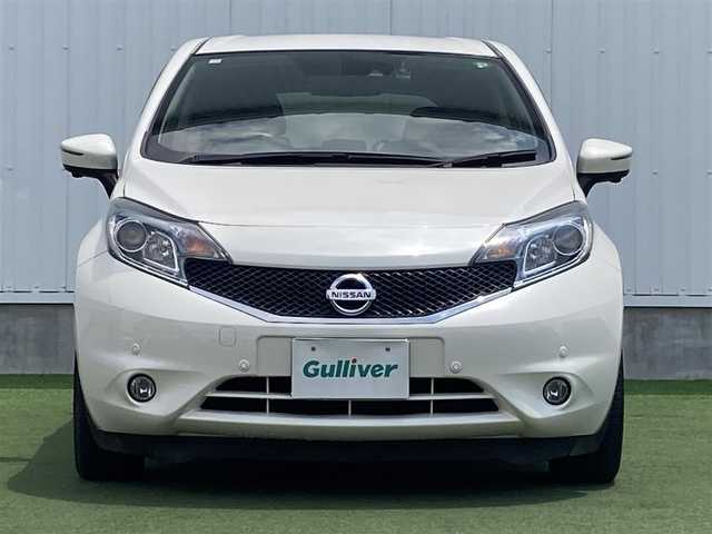 日産 ノート XVセレ +セーフⅡ 香川県 2016(平28)年 6.8万km ブリリアントホワイトパール 純正SDナビ（AM/FM/Bluetooth）/アラウンドビュー/フルセグTV/横滑り防止装置/衝突被害軽減ブレーキ/車線逸脱警報/ETC/ドライブレコーダー/アイドリングストップ/オートライト/純正フロアマット