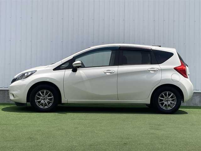 日産 ノート XVセレ +セーフⅡ 香川県 2016(平28)年 6.8万km ブリリアントホワイトパール 純正SDナビ（AM/FM/Bluetooth）/アラウンドビュー/フルセグTV/横滑り防止装置/衝突被害軽減ブレーキ/車線逸脱警報/ETC/ドライブレコーダー/アイドリングストップ/オートライト/純正フロアマット