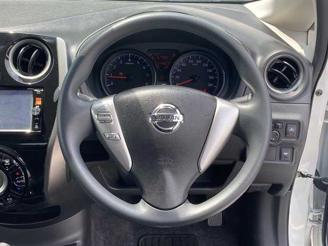 日産 ノート XVセレ +セーフⅡ 香川県 2016(平28)年 6.8万km ブリリアントホワイトパール 純正SDナビ（AM/FM/Bluetooth）/アラウンドビュー/フルセグTV/横滑り防止装置/衝突被害軽減ブレーキ/車線逸脱警報/ETC/ドライブレコーダー/アイドリングストップ/オートライト/純正フロアマット