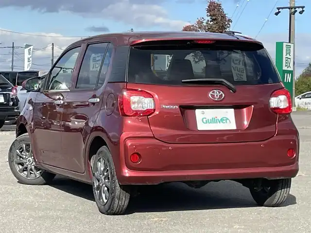 トヨタ パッソ X Lパッケージ 道央・札幌 2022(令4)年 1.1万km ファイアークォーツレッドM ４WD/ワンオーナー/寒冷地仕様/社外オーディオ/AM/FM/CD/AUX/衝突被害軽減ブレーキ/横滑り防止装置/レーンキープアシスト/クリアランスソナー/ビルトインETC/アイドリングストップ/ワイパーデアイサー/D席メモリーシート/プッシュスタート/スマートキー/LEDヘッドライト/オートライト/オートハイビーム/電動格納ミラー/純正フロアマット/スペアキー/スチールホイール付冬タイヤ積込/（純正ホイールキャップ有）/165/65/R14/2021年/山7mm