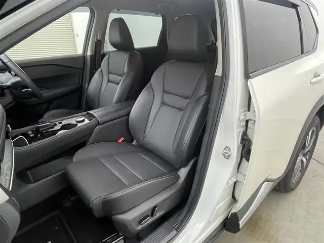 日産 エクストレイル G e－4ORCE 岡山県 2024(令6)年 3.2万km ブリリアントホワイトパール/スーパーブラック 2トーン 純正12.3インチナビ/・FM/AM/Bluetooth/フルセグ/CarPlay/アラウンドビューモニター/デジタルインナーミラー/合皮シート/・パワーシート/・シートヒーター/・シートメモリー/ステアリングヒーター/パワーバックドア/HUD/ワイヤレス充電/プロパイロット/インテリジェントエマージェンシーブレーキ/パーキングアシスト/コーナーセンサー/AC100V/ドライブレコーダー/ビルトインETC2.0/純正19インチアルミ/純正フロアマット