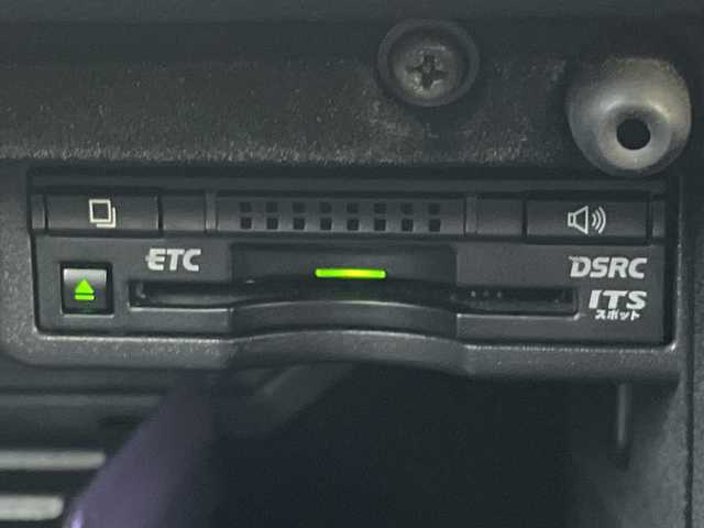 レクサス ＲＣ Ｆ 山口県 2015(平27)年 7.4万km ホワイトノーヴァガラスフレーク 純正ナビ/DVD/BT/SD/AM/FM/AUX/フルセグTV/バックカメラ/シートヒーター/シートベンチレーション/社外マフラー/パドルシフト/前方ドライブレコーダー/オートハイビーム/電動テレスコチルト/ブラインドスポットモニター/レーンキープアシスト/コーナーセンサー/オートライト/パワーシート/シートメモリー/ETC/電動格納ミラー/純正フロアマット