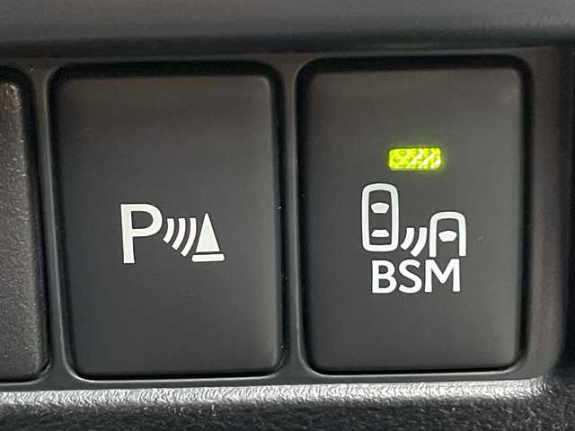 レクサス ＲＣ Ｆ 山口県 2015(平27)年 7.4万km ホワイトノーヴァガラスフレーク 純正ナビ/DVD/BT/SD/AM/FM/AUX/フルセグTV/バックカメラ/シートヒーター/シートベンチレーション/社外マフラー/パドルシフト/前方ドライブレコーダー/オートハイビーム/電動テレスコチルト/ブラインドスポットモニター/レーンキープアシスト/コーナーセンサー/オートライト/パワーシート/シートメモリー/ETC/電動格納ミラー/純正フロアマット