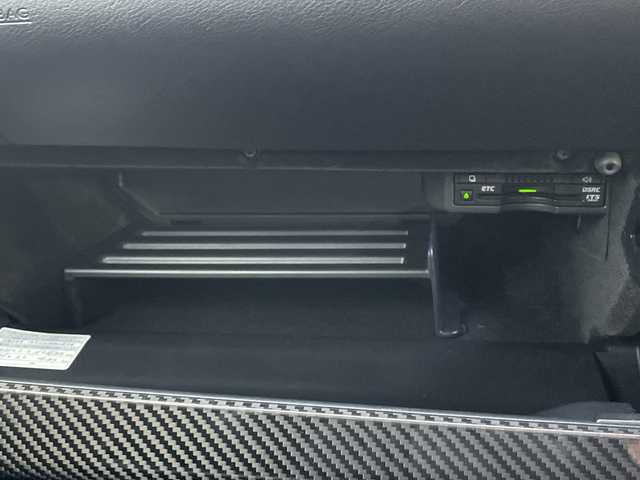 レクサス ＲＣ Ｆ 山口県 2015(平27)年 7.4万km ホワイトノーヴァガラスフレーク 純正ナビ/DVD/BT/SD/AM/FM/AUX/フルセグTV/バックカメラ/シートヒーター/シートベンチレーション/社外マフラー/パドルシフト/前方ドライブレコーダー/オートハイビーム/電動テレスコチルト/ブラインドスポットモニター/レーンキープアシスト/コーナーセンサー/オートライト/パワーシート/シートメモリー/ETC/電動格納ミラー/純正フロアマット