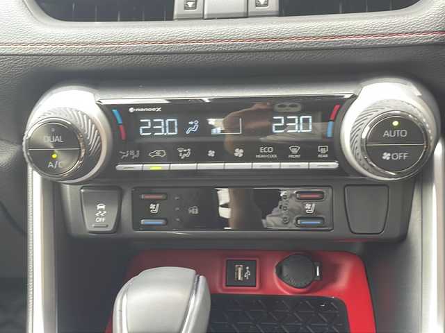 トヨタ ＲＡＶ４ HV アドベンチャー オフロードPKGⅡ 愛知県 2024(令6)年 1.3万km アティチュードブラックマイカ /禁煙車//ワンオーナー//純正ナビ//BT/フルセグ/Miracast//パノラミックビューモニター//純正18AW//ビルトインETC2.0//デジタルインナーミラー//ハンズフリーパワーバックドア//黒革シート//前席シートヒーター//前席エアシート//D席メモリー付パワーシート//ACC/LTA/BSM/PCS/RCTA/PKSB/RSA//前後クリアランスソナー//電子制御パーキングブレーキ//ブレーキホールド//本革巻きステアリング//ステアリングスイッチ//ステアリングヒーター//LEDオートライト//オートマチックハイビーム//フォグランプ//先行車発進告知//盗難防止装置//横滑り防止装置//フロアマット//スペアスマートキー//保証書//取扱説明書