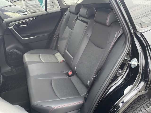 トヨタ ＲＡＶ４ HV アドベンチャー オフロードPKGⅡ 愛知県 2024(令6)年 1.3万km アティチュードブラックマイカ /禁煙車//ワンオーナー//純正ナビ//BT/フルセグ/Miracast//パノラミックビューモニター//純正18AW//ビルトインETC2.0//デジタルインナーミラー//ハンズフリーパワーバックドア//黒革シート//前席シートヒーター//前席エアシート//D席メモリー付パワーシート//ACC/LTA/BSM/PCS/RCTA/PKSB/RSA//前後クリアランスソナー//電子制御パーキングブレーキ//ブレーキホールド//本革巻きステアリング//ステアリングスイッチ//ステアリングヒーター//LEDオートライト//オートマチックハイビーム//フォグランプ//先行車発進告知//盗難防止装置//横滑り防止装置//フロアマット//スペアスマートキー//保証書//取扱説明書
