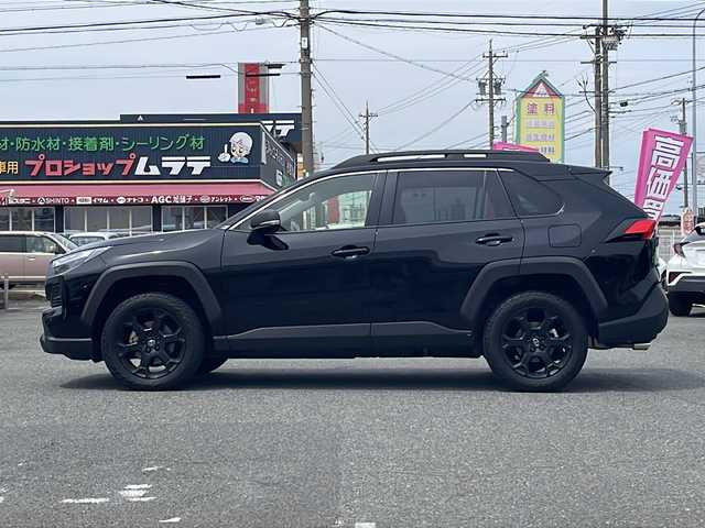 トヨタ ＲＡＶ４ HV アドベンチャー オフロードPKGⅡ 愛知県 2024(令6)年 1.3万km アティチュードブラックマイカ /禁煙車//ワンオーナー//純正ナビ//BT/フルセグ/Miracast//パノラミックビューモニター//純正18AW//ビルトインETC2.0//デジタルインナーミラー//ハンズフリーパワーバックドア//黒革シート//前席シートヒーター//前席エアシート//D席メモリー付パワーシート//ACC/LTA/BSM/PCS/RCTA/PKSB/RSA//前後クリアランスソナー//電子制御パーキングブレーキ//ブレーキホールド//本革巻きステアリング//ステアリングスイッチ//ステアリングヒーター//LEDオートライト//オートマチックハイビーム//フォグランプ//先行車発進告知//盗難防止装置//横滑り防止装置//フロアマット//スペアスマートキー//保証書//取扱説明書