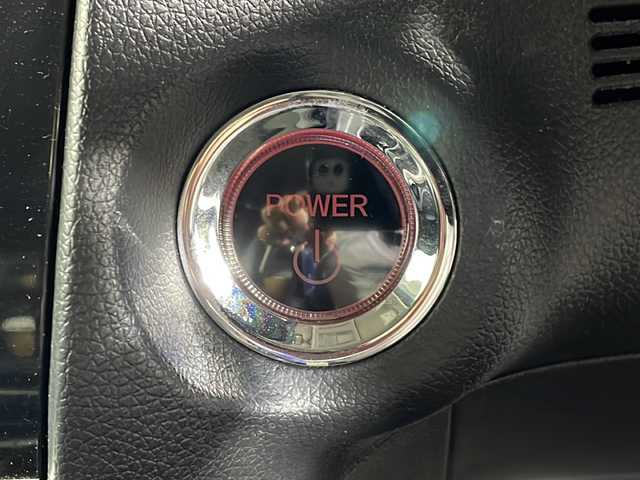 ホンダ シャトル ハイブリッド Z ホンダセンシング 沖縄県 2018(平30)年 8.2万km プラチナホワイトパール 禁煙車/ホンダセンシング/・衝突軽減ブレーキ/・歩行者事故低減ステアリング/・路外逸脱抑制機能/・アダプティブ・クルーズ・コントロール/純正ナビ（VXM-195VＦi)/・ＣＤ／ＤＶＤ／Ｂｌｕｅｔｏｏｔｈ／フルセグＴＶ/純正前後ドライブレコーダー/バックカメラ/レーンキープアシスト/コーナーセンサー/パドルシフト/ハーフレザーシート/パドルシフト/純正フロアマット/スマートキー/LEDヘッドライト/純正アルミ/保証書/取扱説明書