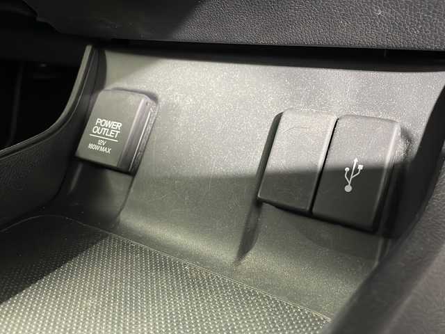 ホンダ シャトル ハイブリッド Z ホンダセンシング 沖縄県 2018(平30)年 8.2万km プラチナホワイトパール 禁煙車/ホンダセンシング/・衝突軽減ブレーキ/・歩行者事故低減ステアリング/・路外逸脱抑制機能/・アダプティブ・クルーズ・コントロール/純正ナビ（VXM-195VＦi)/・ＣＤ／ＤＶＤ／Ｂｌｕｅｔｏｏｔｈ／フルセグＴＶ/純正前後ドライブレコーダー/バックカメラ/レーンキープアシスト/コーナーセンサー/パドルシフト/ハーフレザーシート/パドルシフト/純正フロアマット/スマートキー/LEDヘッドライト/純正アルミ/保証書/取扱説明書