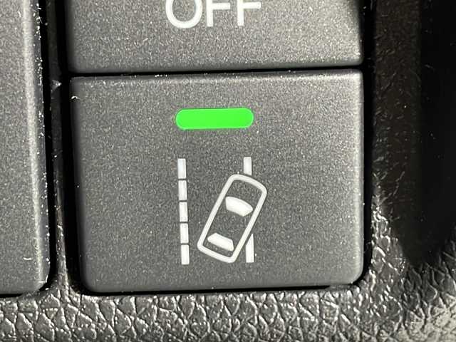 ホンダ シャトル ハイブリッド Z ホンダセンシング 沖縄県 2018(平30)年 8.2万km プラチナホワイトパール 禁煙車/ホンダセンシング/・衝突軽減ブレーキ/・歩行者事故低減ステアリング/・路外逸脱抑制機能/・アダプティブ・クルーズ・コントロール/純正ナビ（VXM-195VＦi)/・ＣＤ／ＤＶＤ／Ｂｌｕｅｔｏｏｔｈ／フルセグＴＶ/純正前後ドライブレコーダー/バックカメラ/レーンキープアシスト/コーナーセンサー/パドルシフト/ハーフレザーシート/パドルシフト/純正フロアマット/スマートキー/LEDヘッドライト/純正アルミ/保証書/取扱説明書