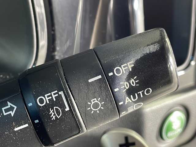 ホンダ シャトル ハイブリッド Z ホンダセンシング 沖縄県 2018(平30)年 8.2万km プラチナホワイトパール 禁煙車/ホンダセンシング/・衝突軽減ブレーキ/・歩行者事故低減ステアリング/・路外逸脱抑制機能/・アダプティブ・クルーズ・コントロール/純正ナビ（VXM-195VＦi)/・ＣＤ／ＤＶＤ／Ｂｌｕｅｔｏｏｔｈ／フルセグＴＶ/純正前後ドライブレコーダー/バックカメラ/レーンキープアシスト/コーナーセンサー/パドルシフト/ハーフレザーシート/パドルシフト/純正フロアマット/スマートキー/LEDヘッドライト/純正アルミ/保証書/取扱説明書