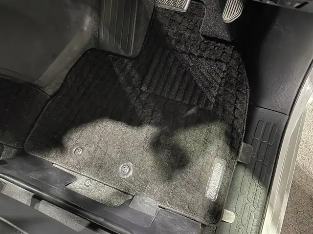 トヨタ エスクァイア ハイブリッド Gi 群馬県 2019(平31)年 5.6万km ホワイトパールクリスタルシャイン 純正９インチナビ　バックカメラ　純正フリップダウンモニター　アダプティブクルーズコントロール　レーンアシスト　衝突軽減システム　両側パワースライドドア　障害物センサー　スマートキー　禁煙車