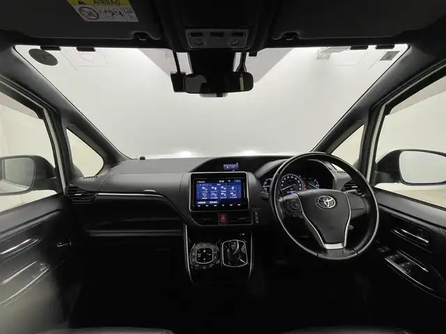 トヨタ エスクァイア ハイブリッド Gi 群馬県 2019(平31)年 5.6万km ホワイトパールクリスタルシャイン 純正９インチナビ　バックカメラ　純正フリップダウンモニター　アダプティブクルーズコントロール　レーンアシスト　衝突軽減システム　両側パワースライドドア　障害物センサー　スマートキー　禁煙車