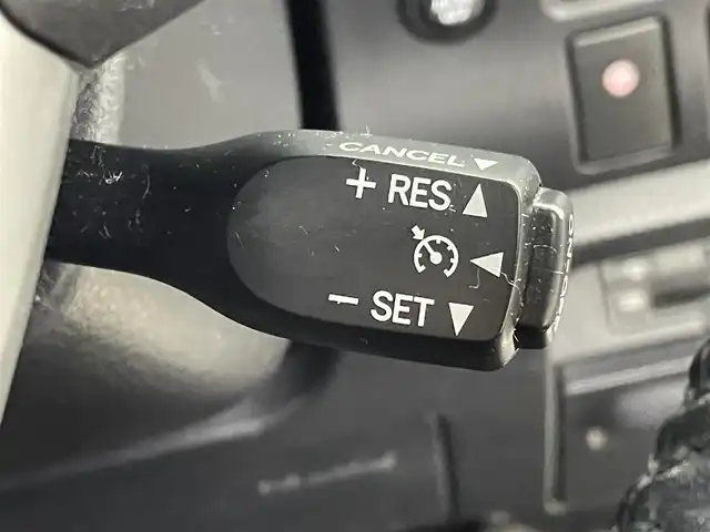 トヨタ エスクァイア ハイブリッド Gi 群馬県 2019(平31)年 5.6万km ホワイトパールクリスタルシャイン 純正９インチナビ　バックカメラ　純正フリップダウンモニター　アダプティブクルーズコントロール　レーンアシスト　衝突軽減システム　両側パワースライドドア　障害物センサー　スマートキー　禁煙車