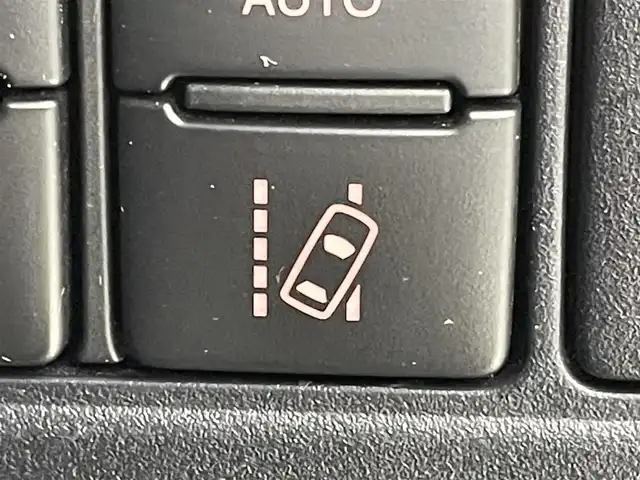 トヨタ エスクァイア ハイブリッド Gi 群馬県 2019(平31)年 5.6万km ホワイトパールクリスタルシャイン 純正９インチナビ　バックカメラ　純正フリップダウンモニター　アダプティブクルーズコントロール　レーンアシスト　衝突軽減システム　両側パワースライドドア　障害物センサー　スマートキー　禁煙車