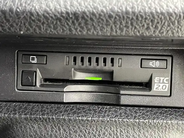 トヨタ エスクァイア ハイブリッド Gi 群馬県 2019(平31)年 5.6万km ホワイトパールクリスタルシャイン 純正９インチナビ　バックカメラ　純正フリップダウンモニター　アダプティブクルーズコントロール　レーンアシスト　衝突軽減システム　両側パワースライドドア　障害物センサー　スマートキー　禁煙車