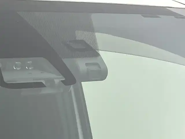 トヨタ エスクァイア ハイブリッド Gi 群馬県 2019(平31)年 5.6万km ホワイトパールクリスタルシャイン 純正９インチナビ　バックカメラ　純正フリップダウンモニター　アダプティブクルーズコントロール　レーンアシスト　衝突軽減システム　両側パワースライドドア　障害物センサー　スマートキー　禁煙車