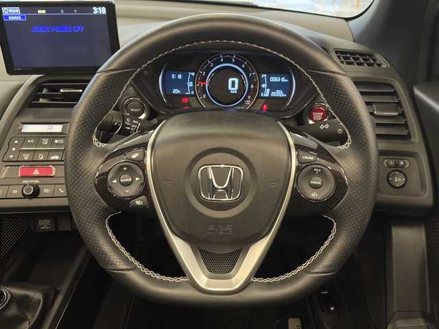 ホンダ Ｓ６６０ α 岐阜県 2018(平30)年 0.7万km プレミアムスターホワイトP メモリナビ/・センターディスプレイ/ハーフレザーシート/バックカメラ/Bluetooth/USB/クルーズコントロール/MTターボ車/LEDヘッドライト/オートライト/シティブレーキアクティブシステム/ドライブレコーダー/ETC/プッシュスタート/スペアキー/純正フロアマット/アンチブレーキシステム/横滑り防止装置