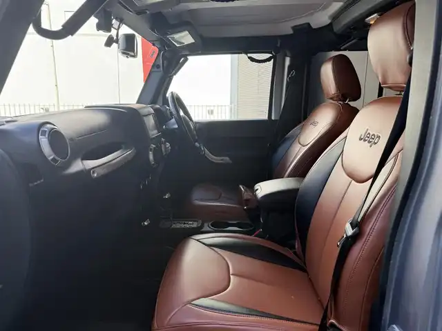 クライスラー・ジープ ジープ ラングラー アンリミテッド サハラ 和歌山県 2018(平30)年 5.2万km シルバー ナビ　/BT/TV/MSV/クルコン/前ドラレコ/純正18インチアルミ/純正ラバーマット/ルーフキャリア/革調シートカバー/バックカメラ/サイドカメラ