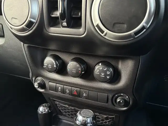 クライスラー・ジープ ジープ ラングラー アンリミテッド サハラ 和歌山県 2018(平30)年 5.2万km シルバー ナビ　/BT/TV/MSV/クルコン/前ドラレコ/純正18インチアルミ/純正ラバーマット/ルーフキャリア/革調シートカバー/バックカメラ/サイドカメラ