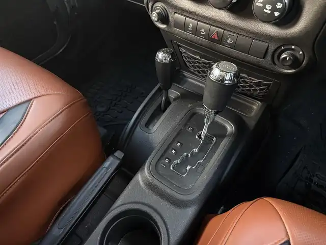 クライスラー・ジープ ジープ ラングラー アンリミテッド サハラ 和歌山県 2018(平30)年 5.2万km シルバー ナビ　/BT/TV/MSV/クルコン/前ドラレコ/純正18インチアルミ/純正ラバーマット/ルーフキャリア/革調シートカバー/バックカメラ/サイドカメラ