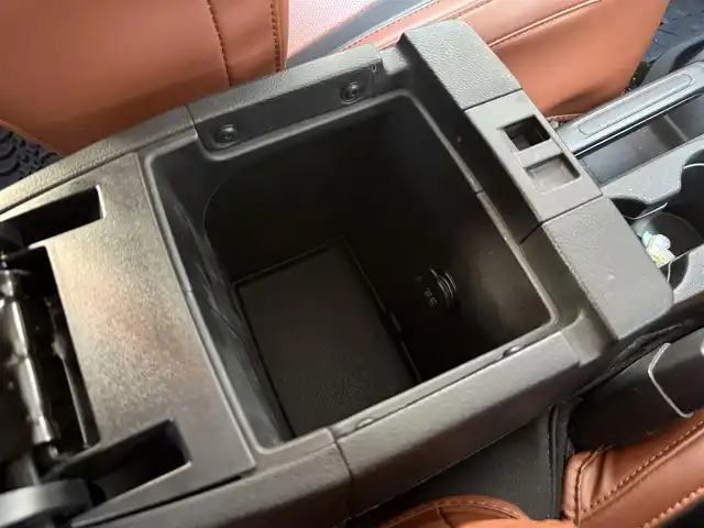 クライスラー・ジープ ジープ ラングラー アンリミテッド サハラ 和歌山県 2018(平30)年 5.2万km シルバー ナビ　/BT/TV/MSV/クルコン/前ドラレコ/純正18インチアルミ/純正ラバーマット/ルーフキャリア/革調シートカバー/バックカメラ/サイドカメラ