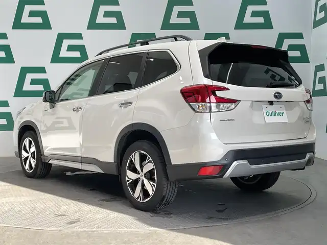 スバル フォレスター ハイブリッド アドバンス 鹿児島県 2020(令2)年 4.4万km クリスタルホワイトP アラウンドビューモニター/ナビ/　・Bluetooth接続/　・CD/DVD再生/　・フルセグTV/　・HDMI接続/ブラインドスポットモニター/オートビークルホールド/運転席助手席パワーシート/ドライブレコーダー/ETC/電動パーキングブレーキ/ステアリングヒーター/デジタルインナーミラー/オートワイパー/本革巻きステアリング/運転席シートメモリー/ルーフレール/クルーズコントロール/純正フロアマット/電動リアゲート