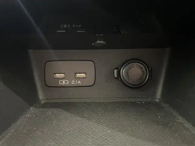 スバル フォレスター ハイブリッド アドバンス 鹿児島県 2020(令2)年 4.4万km クリスタルホワイトP アラウンドビューモニター/ナビ/　・Bluetooth接続/　・CD/DVD再生/　・フルセグTV/　・HDMI接続/ブラインドスポットモニター/オートビークルホールド/運転席助手席パワーシート/ドライブレコーダー/ETC/電動パーキングブレーキ/ステアリングヒーター/デジタルインナーミラー/オートワイパー/本革巻きステアリング/運転席シートメモリー/ルーフレール/クルーズコントロール/純正フロアマット/電動リアゲート