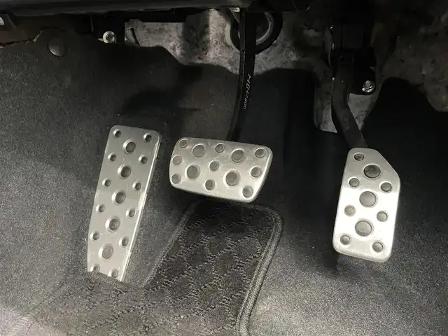 スバル フォレスター ハイブリッド アドバンス 鹿児島県 2020(令2)年 4.4万km クリスタルホワイトP アラウンドビューモニター/ナビ/　・Bluetooth接続/　・CD/DVD再生/　・フルセグTV/　・HDMI接続/ブラインドスポットモニター/オートビークルホールド/運転席助手席パワーシート/ドライブレコーダー/ETC/電動パーキングブレーキ/ステアリングヒーター/デジタルインナーミラー/オートワイパー/本革巻きステアリング/運転席シートメモリー/ルーフレール/クルーズコントロール/純正フロアマット/電動リアゲート