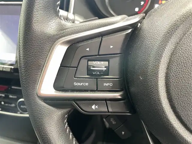 スバル フォレスター ハイブリッド アドバンス 鹿児島県 2020(令2)年 4.4万km クリスタルホワイトP アラウンドビューモニター/ナビ/　・Bluetooth接続/　・CD/DVD再生/　・フルセグTV/　・HDMI接続/ブラインドスポットモニター/オートビークルホールド/運転席助手席パワーシート/ドライブレコーダー/ETC/電動パーキングブレーキ/ステアリングヒーター/デジタルインナーミラー/オートワイパー/本革巻きステアリング/運転席シートメモリー/ルーフレール/クルーズコントロール/純正フロアマット/電動リアゲート