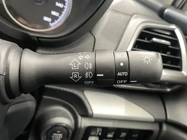 スバル フォレスター ハイブリッド アドバンス 鹿児島県 2020(令2)年 4.4万km クリスタルホワイトP アラウンドビューモニター/ナビ/　・Bluetooth接続/　・CD/DVD再生/　・フルセグTV/　・HDMI接続/ブラインドスポットモニター/オートビークルホールド/運転席助手席パワーシート/ドライブレコーダー/ETC/電動パーキングブレーキ/ステアリングヒーター/デジタルインナーミラー/オートワイパー/本革巻きステアリング/運転席シートメモリー/ルーフレール/クルーズコントロール/純正フロアマット/電動リアゲート