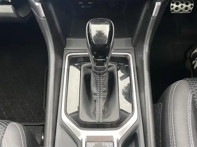 スバル フォレスター ハイブリッド アドバンス 鹿児島県 2020(令2)年 4.4万km クリスタルホワイトP アラウンドビューモニター/ナビ/　・Bluetooth接続/　・CD/DVD再生/　・フルセグTV/　・HDMI接続/ブラインドスポットモニター/オートビークルホールド/運転席助手席パワーシート/ドライブレコーダー/ETC/電動パーキングブレーキ/ステアリングヒーター/デジタルインナーミラー/オートワイパー/本革巻きステアリング/運転席シートメモリー/ルーフレール/クルーズコントロール/純正フロアマット/電動リアゲート