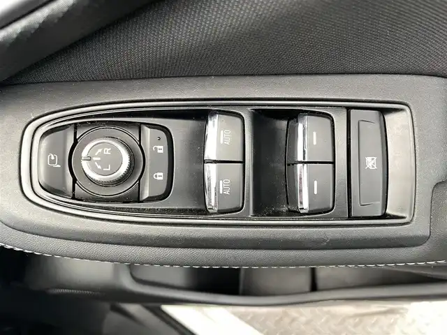 スバル フォレスター ハイブリッド アドバンス 鹿児島県 2020(令2)年 4.4万km クリスタルホワイトP アラウンドビューモニター/ナビ/　・Bluetooth接続/　・CD/DVD再生/　・フルセグTV/　・HDMI接続/ブラインドスポットモニター/オートビークルホールド/運転席助手席パワーシート/ドライブレコーダー/ETC/電動パーキングブレーキ/ステアリングヒーター/デジタルインナーミラー/オートワイパー/本革巻きステアリング/運転席シートメモリー/ルーフレール/クルーズコントロール/純正フロアマット/電動リアゲート