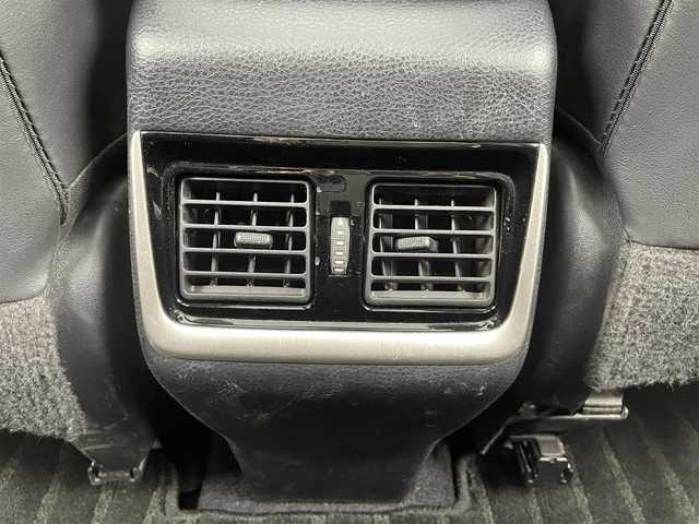 トヨタ ハリアー プレミアム 佐賀県 2017(平29)年 3.8万km ホワイトパールクリスタルシャイン チルト＆スライド電動ムーンルーフ/純正9インチナビ/フルセグ/ETC2.0/バックカメラ/コーナーセンサー /Toyota Safety Sense/・プリクラッシュセーフティ/・レーンディパーチャーアラート/・アダプティブハイビームシステム/・オートマチックハイビーム/・レーダークルーズコントロール/パワーバックドア /パワーシート/ハーフレザーシート/LEDライト/スマートキー