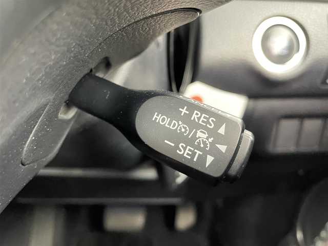 トヨタ ハリアー プレミアム 佐賀県 2017(平29)年 3.8万km ホワイトパールクリスタルシャイン チルト＆スライド電動ムーンルーフ/純正9インチナビ/フルセグ/ETC2.0/バックカメラ/コーナーセンサー /Toyota Safety Sense/・プリクラッシュセーフティ/・レーンディパーチャーアラート/・アダプティブハイビームシステム/・オートマチックハイビーム/・レーダークルーズコントロール/パワーバックドア /パワーシート/ハーフレザーシート/LEDライト/スマートキー