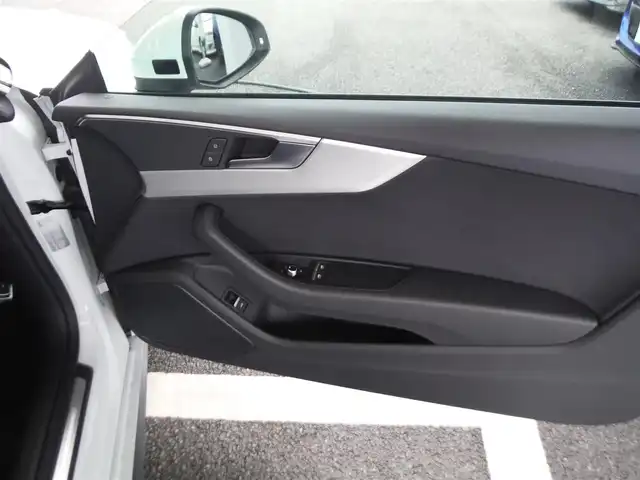 アウディ Ａ５ 2．0TFSIクワトロ スポーツ 東京都 2018(平30)年 4.5万km グレイシアホワイトメタリック 保証書・取説あり/Sラインパッケージ/バーチャルコックピット/パドルシフト/純正ナビ・TV・DVD/　BLUETOOTH・全方位カメラ/　ビルトインETC/ドライブレコーダー/アウディプレセンス/　レーダークルーズ/　ブラインドスポット/　前後 PDC・レーンキープアシスト/黒革シート/　パワーシート・シートヒーター/スマートキー×2個