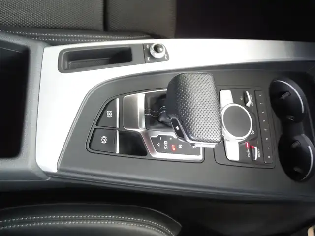 アウディ Ａ５ 2．0TFSIクワトロ スポーツ 東京都 2018(平30)年 4.5万km グレイシアホワイトメタリック 保証書・取説あり/Sラインパッケージ/バーチャルコックピット/パドルシフト/純正ナビ・TV・DVD/　BLUETOOTH・全方位カメラ/　ビルトインETC/ドライブレコーダー/アウディプレセンス/　レーダークルーズ/　ブラインドスポット/　前後 PDC・レーンキープアシスト/黒革シート/　パワーシート・シートヒーター/スマートキー×2個