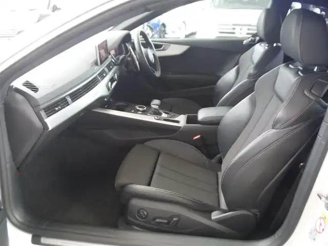 アウディ Ａ５ 2．0TFSIクワトロ スポーツ 東京都 2018(平30)年 4.5万km グレイシアホワイトメタリック 保証書・取説あり/Sラインパッケージ/バーチャルコックピット/パドルシフト/純正ナビ・TV・DVD/　BLUETOOTH・全方位カメラ/　ビルトインETC/ドライブレコーダー/アウディプレセンス/　レーダークルーズ/　ブラインドスポット/　前後 PDC・レーンキープアシスト/黒革シート/　パワーシート・シートヒーター/スマートキー×2個