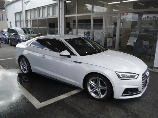 アウディ Ａ５ 2．0TFSIクワトロ スポーツ 東京都 2018(平30)年 4.5万km グレイシアホワイトメタリック 保証書・取説あり/Sラインパッケージ/バーチャルコックピット/パドルシフト/純正ナビ・TV・DVD/　BLUETOOTH・全方位カメラ/　ビルトインETC/ドライブレコーダー/アウディプレセンス/　レーダークルーズ/　ブラインドスポット/　前後 PDC・レーンキープアシスト/黒革シート/　パワーシート・シートヒーター/スマートキー×2個