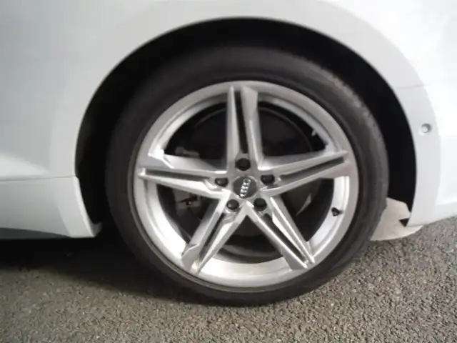 アウディ Ａ５ 2．0TFSIクワトロ スポーツ 東京都 2018(平30)年 4.5万km グレイシアホワイトメタリック 保証書・取説あり/Sラインパッケージ/バーチャルコックピット/パドルシフト/純正ナビ・TV・DVD/　BLUETOOTH・全方位カメラ/　ビルトインETC/ドライブレコーダー/アウディプレセンス/　レーダークルーズ/　ブラインドスポット/　前後 PDC・レーンキープアシスト/黒革シート/　パワーシート・シートヒーター/スマートキー×2個