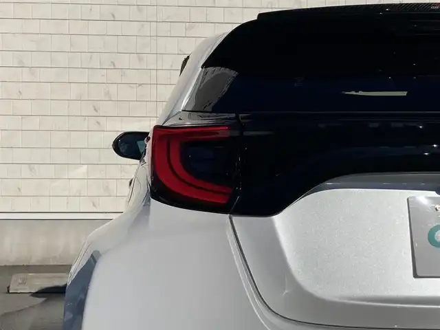 トヨタ ＧＲヤリス RZ ハイパフォーマンス 静岡県 2022(令4)年 2.6万km プラチナホワイトパールマイカ Toyota Safety Sense/純正8インチナビ/　AM FM Bluetooth USB/バックモニター/LEDオートヘッドランプ/レーダークルーズコントロール/ハーフレザーシート/シートヒーター(前席)/ステアリングヒーター/社外18インチアルミホイール/ターボ/6速MT/JBLプレミアムサウンド/ビルトインETC