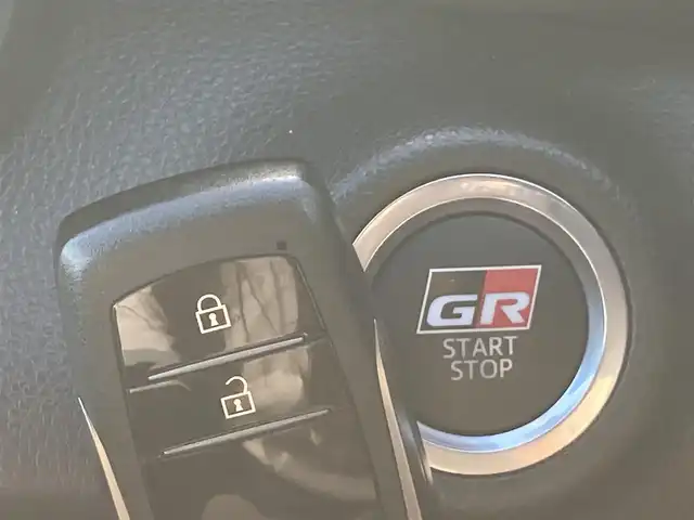 トヨタ ＧＲヤリス RZ ハイパフォーマンス 静岡県 2022(令4)年 2.6万km プラチナホワイトパールマイカ Toyota Safety Sense/純正8インチナビ/　AM FM Bluetooth USB/バックモニター/LEDオートヘッドランプ/レーダークルーズコントロール/ハーフレザーシート/シートヒーター(前席)/ステアリングヒーター/社外18インチアルミホイール/ターボ/6速MT/JBLプレミアムサウンド/ビルトインETC