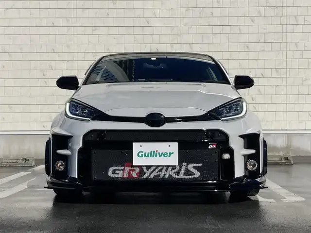 トヨタ ＧＲヤリス RZ ハイパフォーマンス 静岡県 2022(令4)年 2.6万km プラチナホワイトパールマイカ Toyota Safety Sense/純正8インチナビ/　AM FM Bluetooth USB/バックモニター/LEDオートヘッドランプ/レーダークルーズコントロール/ハーフレザーシート/シートヒーター(前席)/ステアリングヒーター/社外18インチアルミホイール/ターボ/6速MT/JBLプレミアムサウンド/ビルトインETC