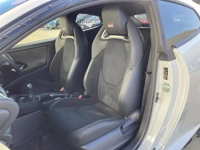 トヨタ ＧＲヤリス RZ ハイパフォーマンス 静岡県 2022(令4)年 2.6万km プラチナホワイトパールマイカ Toyota Safety Sense/純正8インチナビ/　AM FM Bluetooth USB/バックモニター/LEDオートヘッドランプ/レーダークルーズコントロール/ハーフレザーシート/シートヒーター(前席)/ステアリングヒーター/社外18インチアルミホイール/ターボ/6速MT/JBLプレミアムサウンド/ビルトインETC