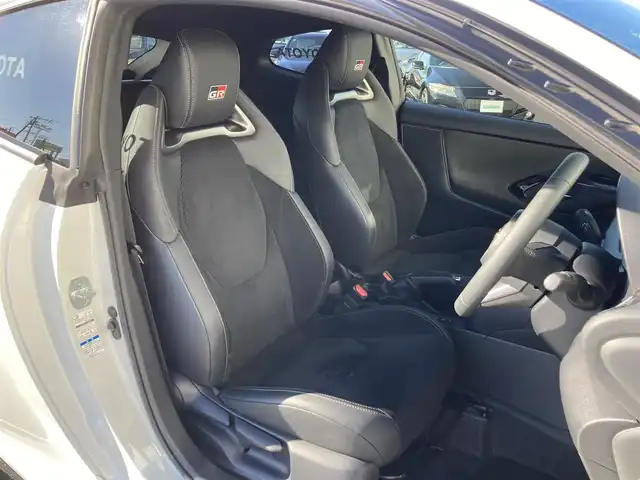 トヨタ ＧＲヤリス RZ ハイパフォーマンス 静岡県 2022(令4)年 2.6万km プラチナホワイトパールマイカ Toyota Safety Sense/純正8インチナビ/　AM FM Bluetooth USB/バックモニター/LEDオートヘッドランプ/レーダークルーズコントロール/ハーフレザーシート/シートヒーター(前席)/ステアリングヒーター/社外18インチアルミホイール/ターボ/6速MT/JBLプレミアムサウンド/ビルトインETC