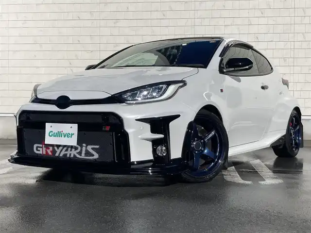 トヨタ ＧＲヤリス RZ ハイパフォーマンス 静岡県 2022(令4)年 2.6万km プラチナホワイトパールマイカ Toyota Safety Sense/純正8インチナビ/　AM FM Bluetooth USB/バックモニター/LEDオートヘッドランプ/レーダークルーズコントロール/ハーフレザーシート/シートヒーター(前席)/ステアリングヒーター/社外18インチアルミホイール/ターボ/6速MT/JBLプレミアムサウンド/ビルトインETC