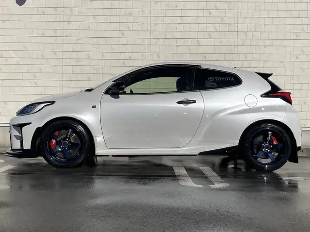 トヨタ ＧＲヤリス RZ ハイパフォーマンス 静岡県 2022(令4)年 2.6万km プラチナホワイトパールマイカ Toyota Safety Sense/純正8インチナビ/　AM FM Bluetooth USB/バックモニター/LEDオートヘッドランプ/レーダークルーズコントロール/ハーフレザーシート/シートヒーター(前席)/ステアリングヒーター/社外18インチアルミホイール/ターボ/6速MT/JBLプレミアムサウンド/ビルトインETC