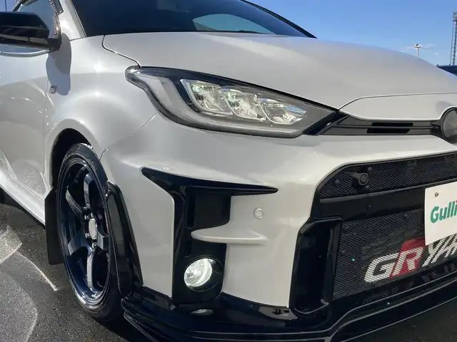 トヨタ ＧＲヤリス RZ ハイパフォーマンス 静岡県 2022(令4)年 2.6万km プラチナホワイトパールマイカ Toyota Safety Sense/純正8インチナビ/　AM FM Bluetooth USB/バックモニター/LEDオートヘッドランプ/レーダークルーズコントロール/ハーフレザーシート/シートヒーター(前席)/ステアリングヒーター/社外18インチアルミホイール/ターボ/6速MT/JBLプレミアムサウンド/ビルトインETC
