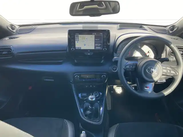 トヨタ ＧＲヤリス RZ ハイパフォーマンス 静岡県 2022(令4)年 2.6万km プラチナホワイトパールマイカ Toyota Safety Sense/純正8インチナビ/　AM FM Bluetooth USB/バックモニター/LEDオートヘッドランプ/レーダークルーズコントロール/ハーフレザーシート/シートヒーター(前席)/ステアリングヒーター/社外18インチアルミホイール/ターボ/6速MT/JBLプレミアムサウンド/ビルトインETC