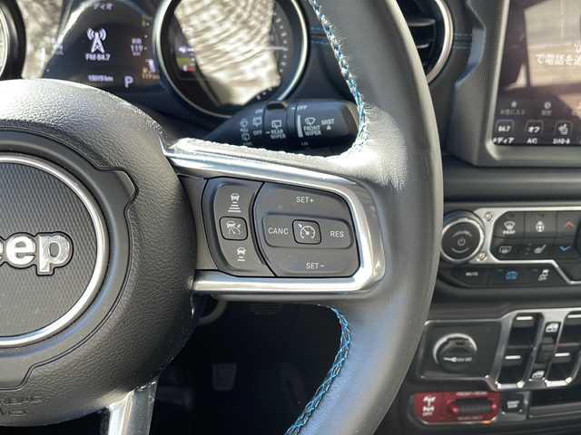 クライスラー・ジープ ジープ ラングラー アンリミテッド ルビコン 4xe 神奈川県 2023(令5)年 1.5万km ブラック ワンオーナー/左ハンドル/４WD/純正ナビ（AM/FM/USB/AUX/BT/フルセグTV)/全方位カメラ/前後ドライブレコーダー/ETC2.0/レーダークルーズコントロール/パーキングセンサー/ヒルスタート/ブラインドスポットモニター/ステアリングスイッチ/衝突軽減システム/横滑り防止装置/ソフトトップ/ステアリングヒーター/ミラーヒーター/黒革シート/D/N席シートヒーター/純正アルミホイール/純正フロアマット/ISOFIX/オートライト/スペアキー×１/保証書/取扱説明書